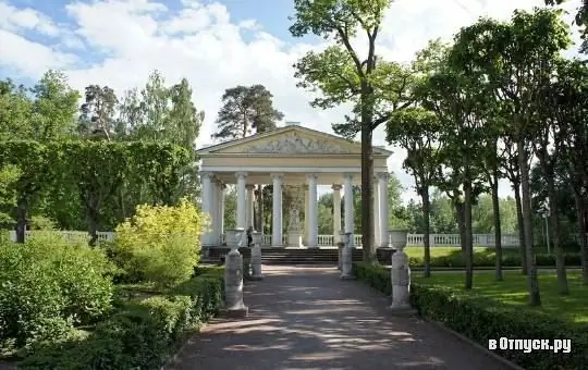 Pavilion of the Three Graces in Pavlovsky Park