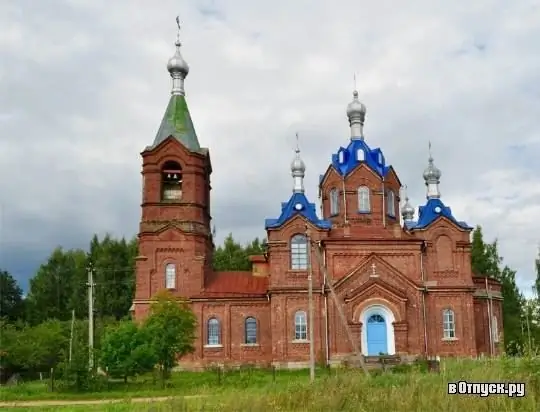 Iglesia de San Nicolás el Taumaturgo en el pueblo de Stone End