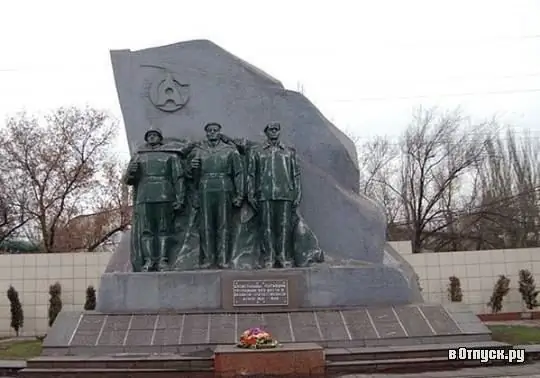 Monument kwa wafanyikazi waliokufa wa "Azovstal"