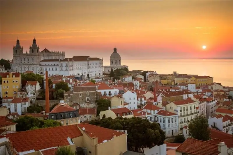 photo: Walking in Lisbon