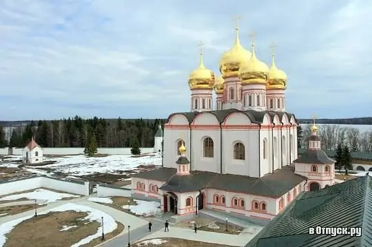 Cathedral ntawm Iveron Icon ntawm Niam ntawm Vajtswv ntawm Iveron Iberian Monastery