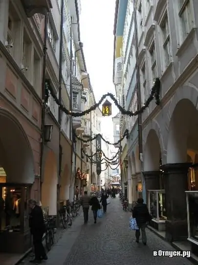 Via dei Portici