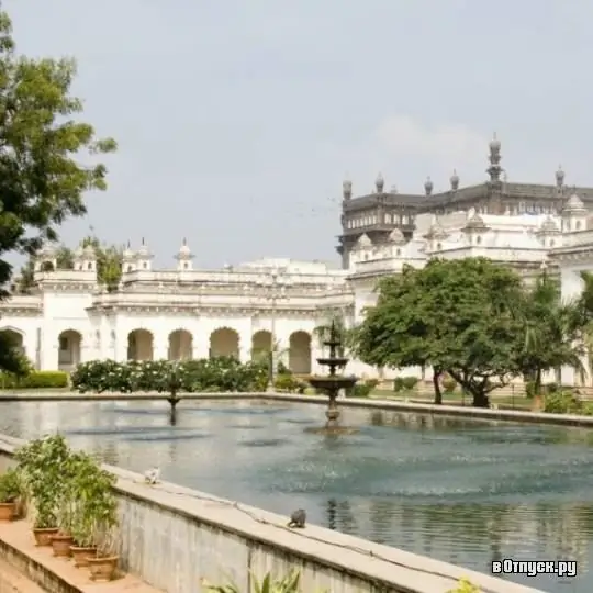 Istana Chowmahl