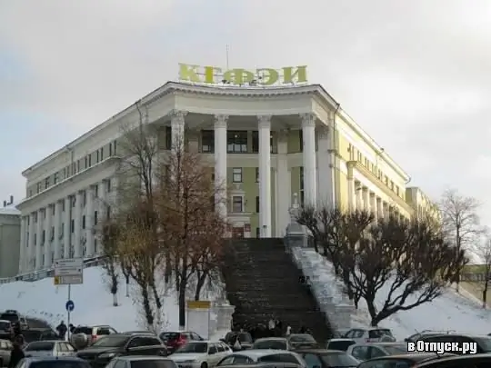 El edificio principal del Instituto de Finanzas y Economía de Kazán