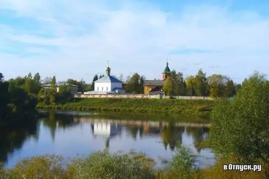 อาราม Holy Spirits Iakovlev Borovichi