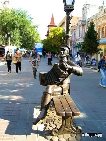 Monumento ao acordeão Saratov