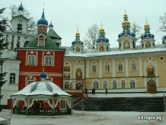 Псков-Печерский монастырынын Dormition үңкүр храмы